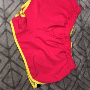Nike shorts size M, fit S